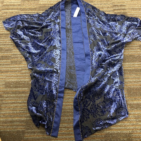 Blue Velvet Shawl - Picture 9 of 10